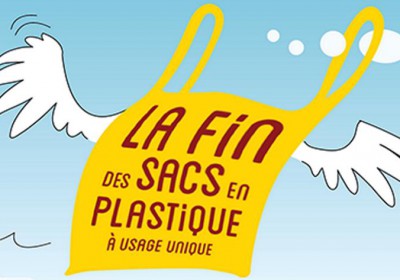 Interdiction des sacs plastique à usage unique en caisse depuis juillet 2016.